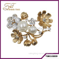 Gold plating delicate flora brooch crystal and pearl decorated beautiful brooch popular in Europe